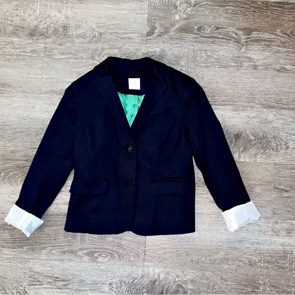 Like new Gap Navy Blue & pin stripe sleeve detail  The Academy Blazer Womens 0